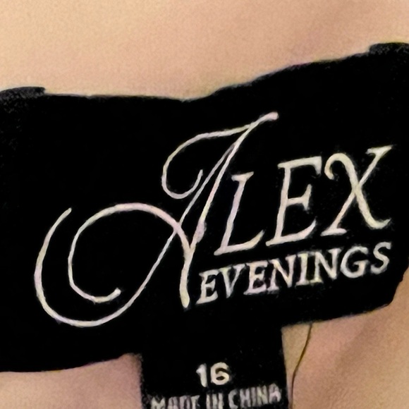 Formal sequence cream color dress size 16 - Picture 4 of 4